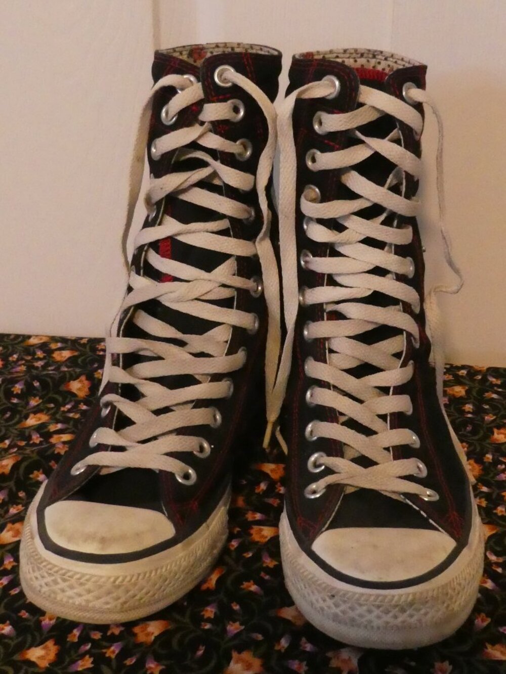 Rare CONVERSE CHUCK TAYLOR ALL STAR Fold Down Black Red Lips Dots - size Wo's 7